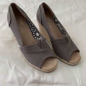 ✨✨Toms Peep-Toe Espadrilles✨✨
